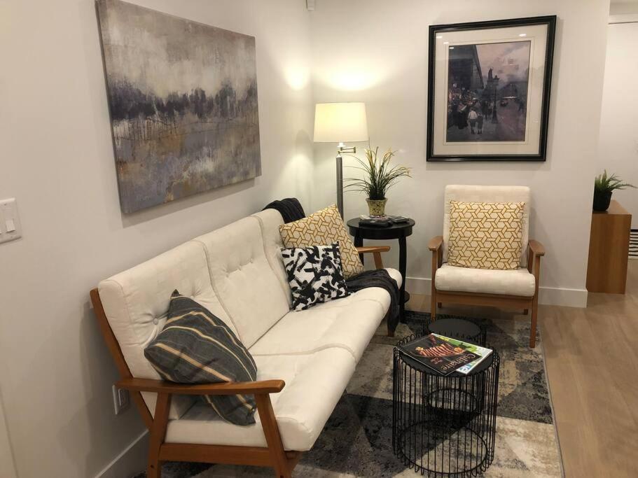 Modern Luxury And Convenience In Marda Loop Apartment